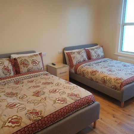 London Luxury Spacious 2 Bedroom Apartment 4 Mins From Ilford Stn. Free Parking ภายนอก รูปภาพ
