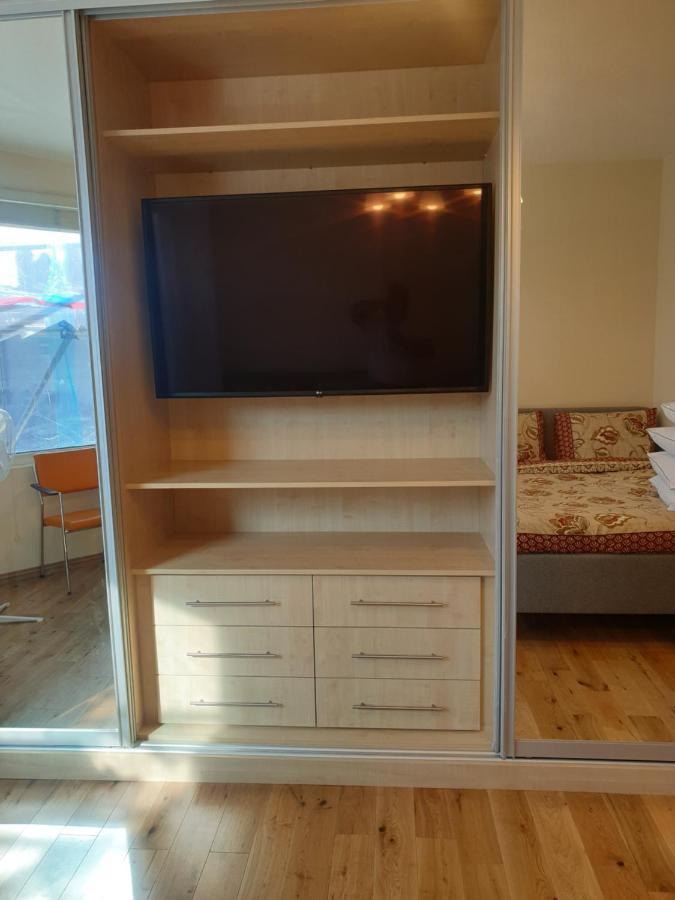 London Luxury Spacious 2 Bedroom Apartment 4 Mins From Ilford Stn. Free Parking ภายนอก รูปภาพ