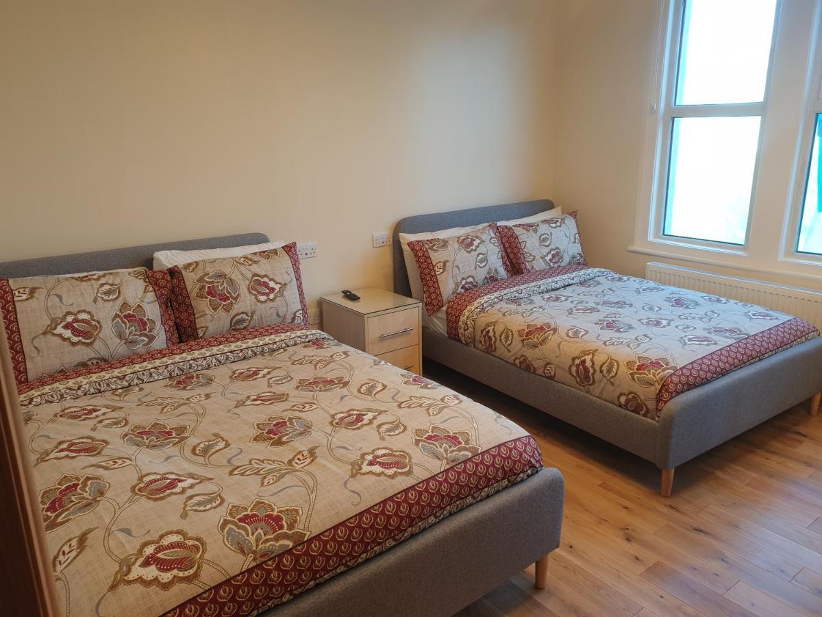 London Luxury Spacious 2 Bedroom Apartment 4 Mins From Ilford Stn. Free Parking ภายนอก รูปภาพ