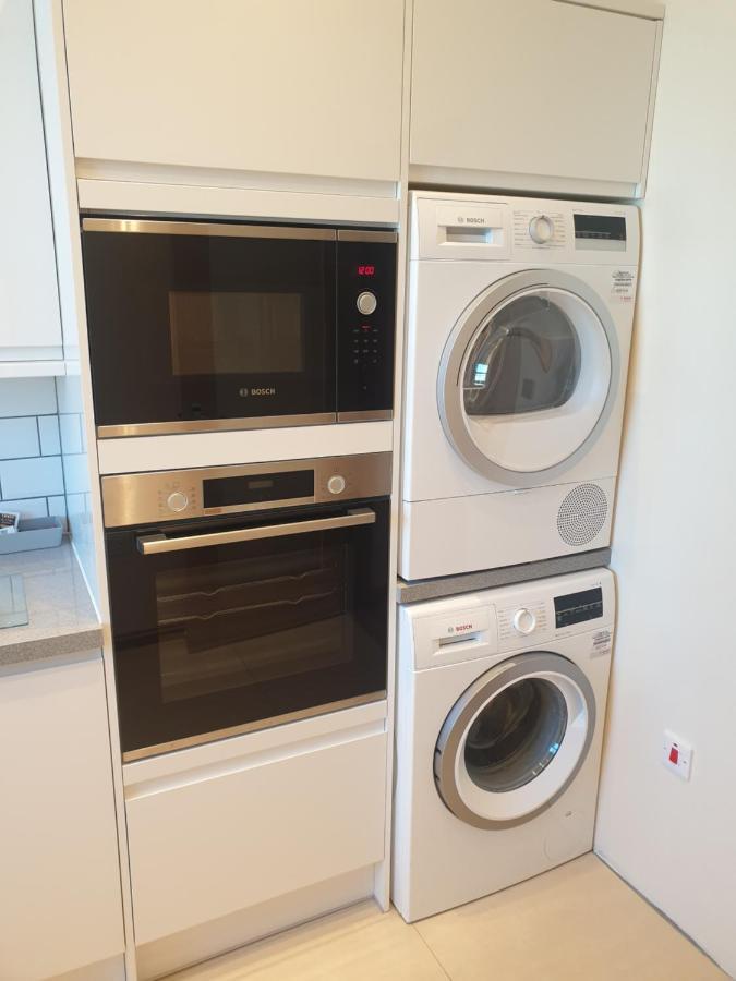 London Luxury Spacious 2 Bedroom Apartment 4 Mins From Ilford Stn. Free Parking ภายนอก รูปภาพ