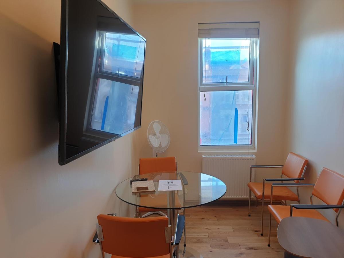 London Luxury Spacious 2 Bedroom Apartment 4 Mins From Ilford Stn. Free Parking ภายนอก รูปภาพ