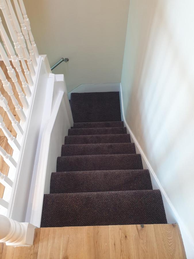 London Luxury Spacious 2 Bedroom Apartment 4 Mins From Ilford Stn. Free Parking ภายนอก รูปภาพ